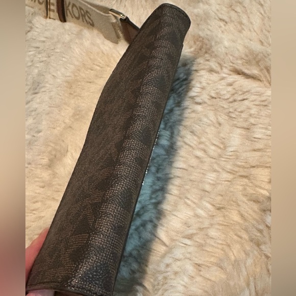 Michael Kors Jet Set Signature Crossbody Handbag With Wide Strap - Picture 4 of 14